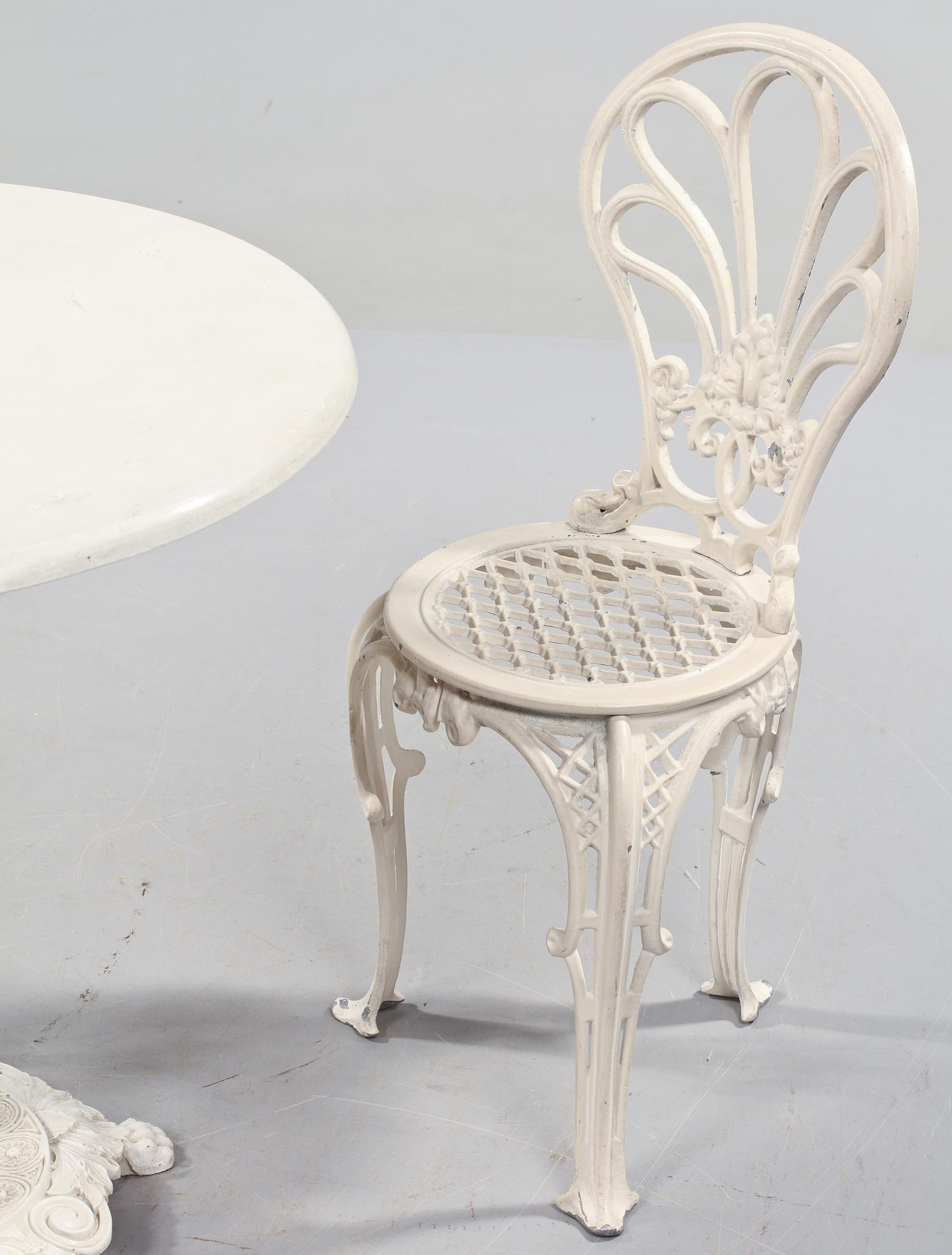 TRÄDGÅRDSBORD och TRÄDGÅRDSSTOLAR, ett par, 1900-talets andra hälft.