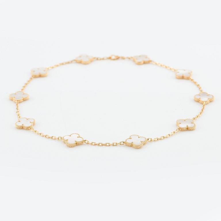 An 18K gold and mother-of-pearl Van Cleef & Arpels "Alhambra" necklace.