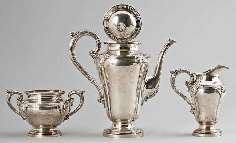 KAFFESERVIS, 3 delar. Silver. Bernt Erlandsson, Kristianstad. 1912. Total vikt ca 1400 gram.