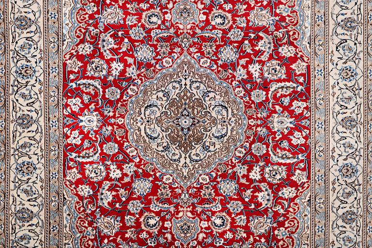 Matta, Nain, part silk, 9 laa, ca. 340 x 248 cm.