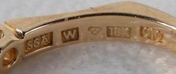 RING, 18K guld med 7 briljanter tot 0,50 WSI enl gravyr.