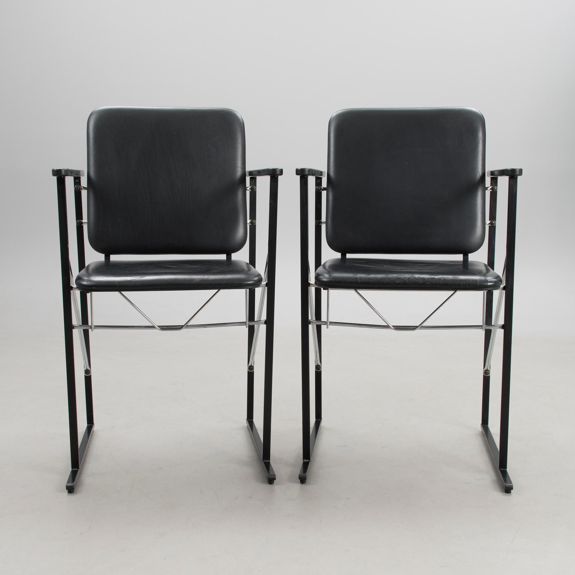 A pair of A-500 chairs for Avarte. Design year 1985.