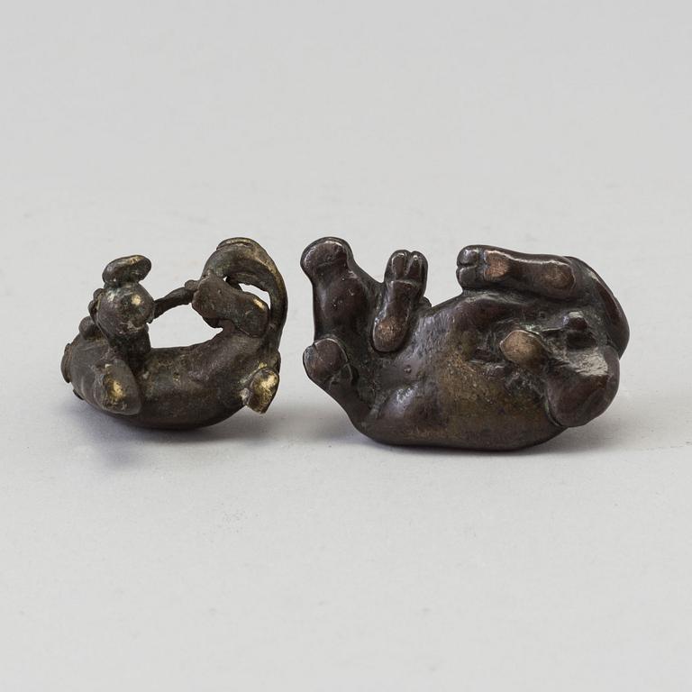 Two bronze miniatures, Qing dynasty, 18/19th Century.