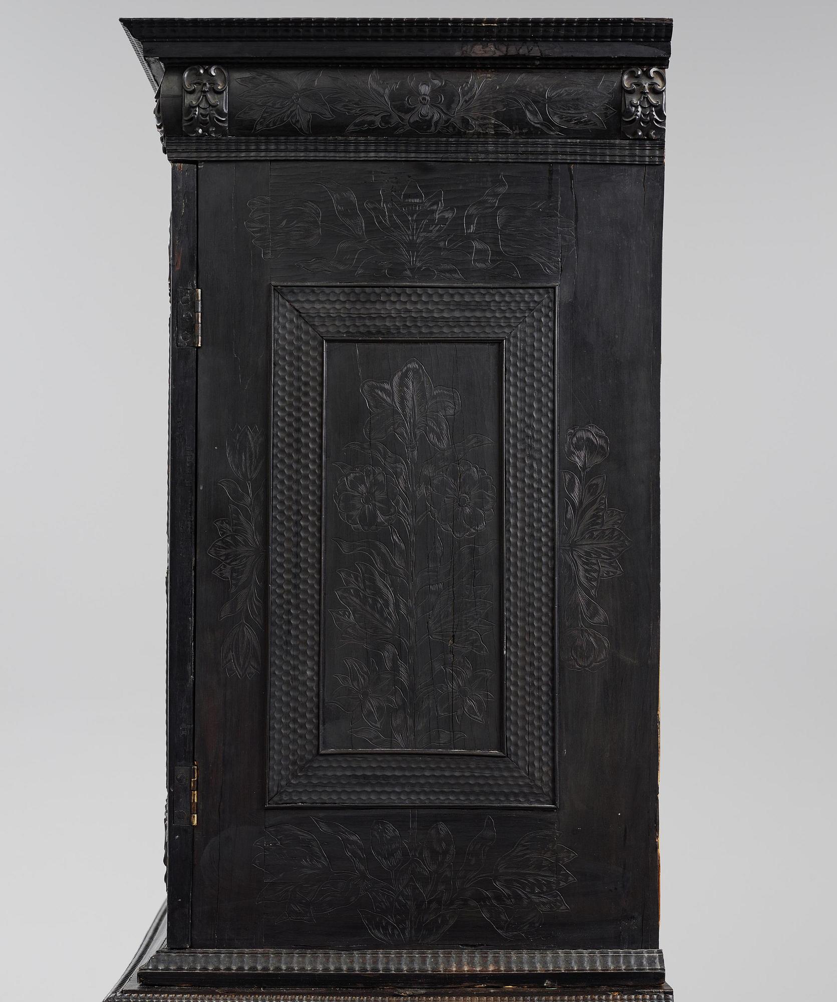 Det Bondeska Skåpet, sannolikt Paris, 1600- samt 1800-tal, Louis XIV och Louis XIV-stil.