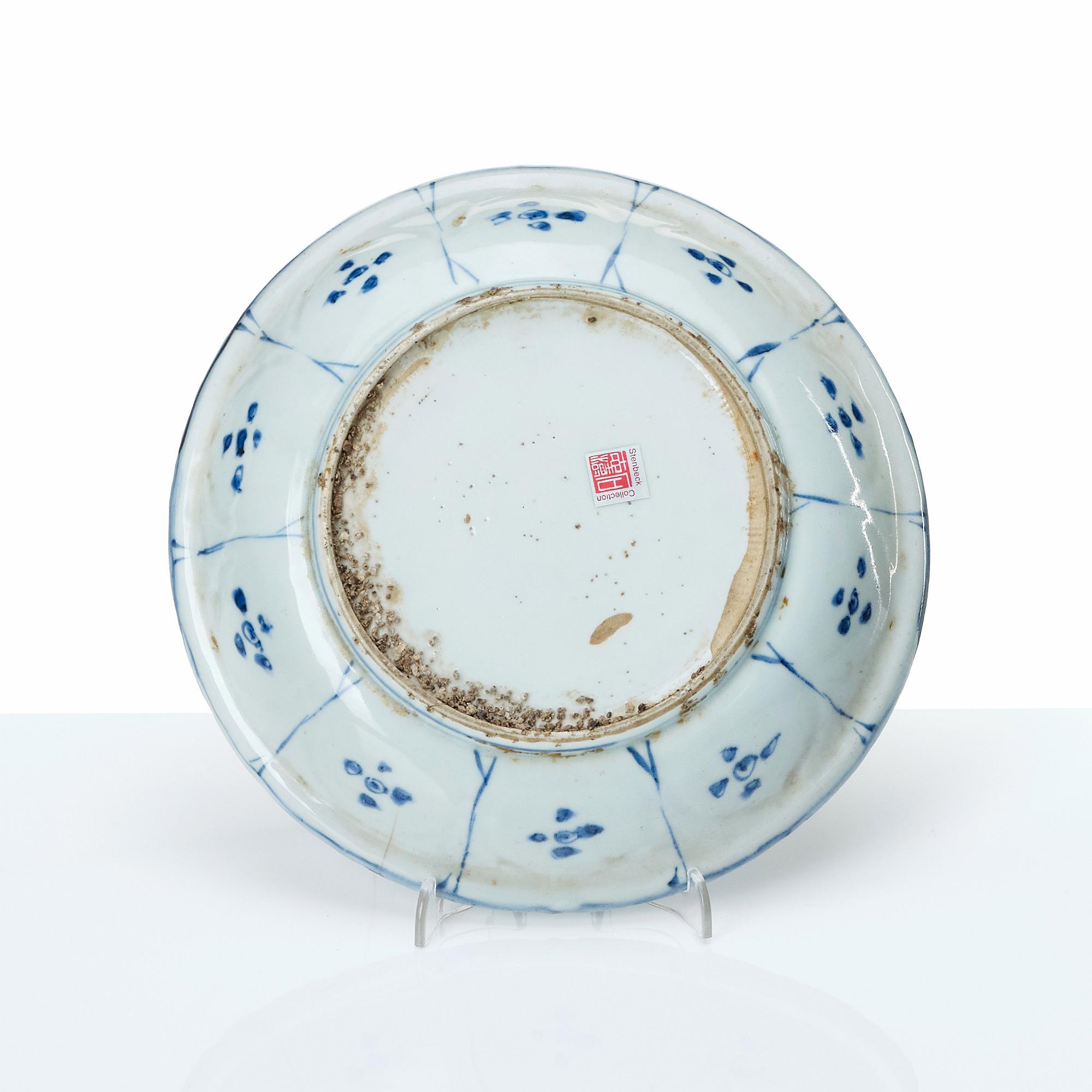 A blue and white kraak dish, Ming dynasty, Wanli (1572-1620).