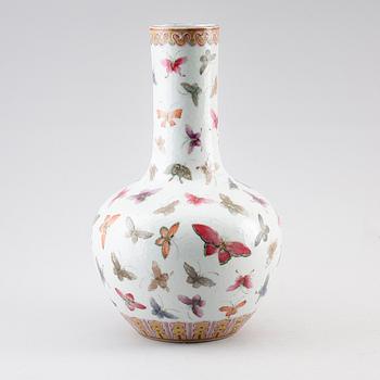 VAS, porslin, Kina, möjligen 1900-tal.
