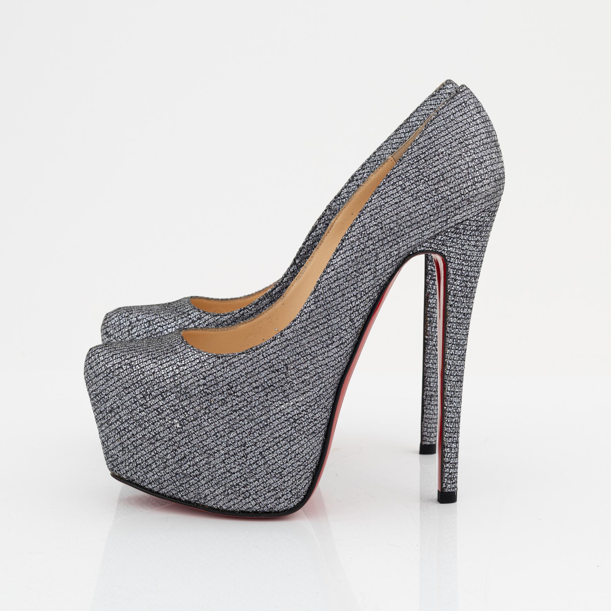 Christian Louboutin, pumps, storlek 37.