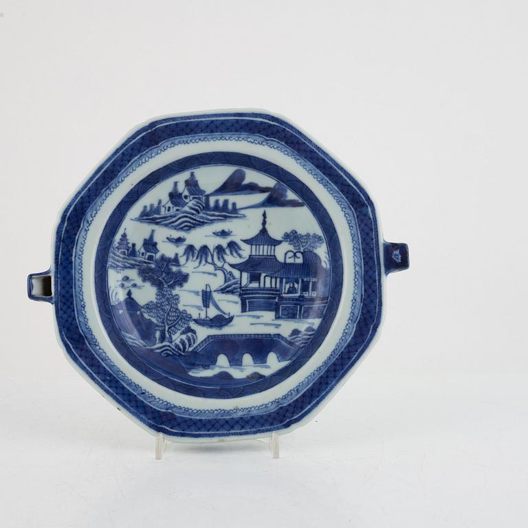 A blue and white serving dish and a hot water serving dish, Qing dynasty, Jiaqing (1796-1820).