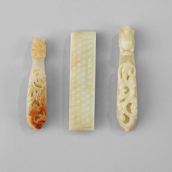 1407. A set of three nephrite belt hooks, Qing dynasty (1644-1912).