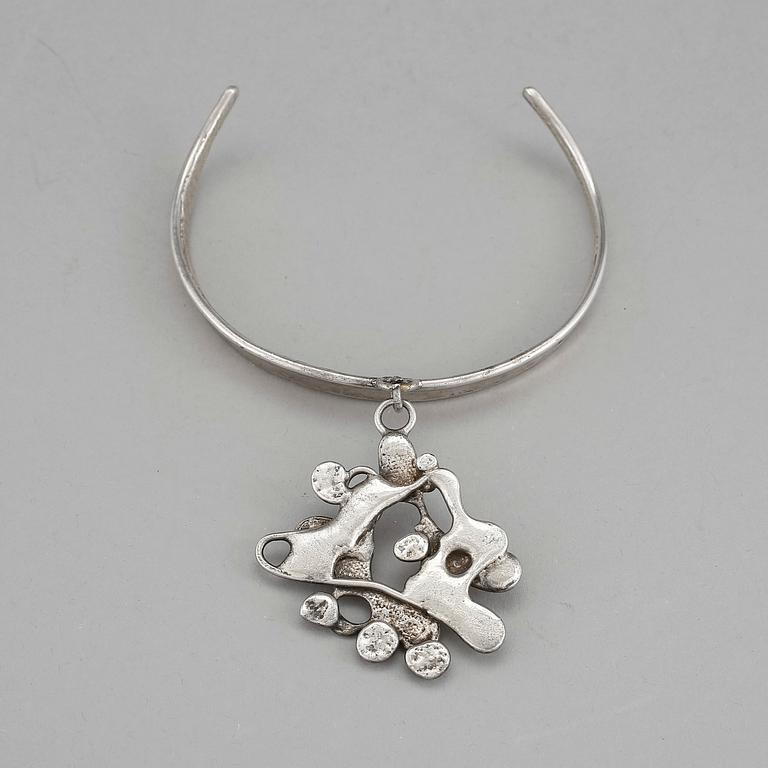 HALSBAND, försilvrat tenn, Jacob Hull, Danmark, 1970-tal.