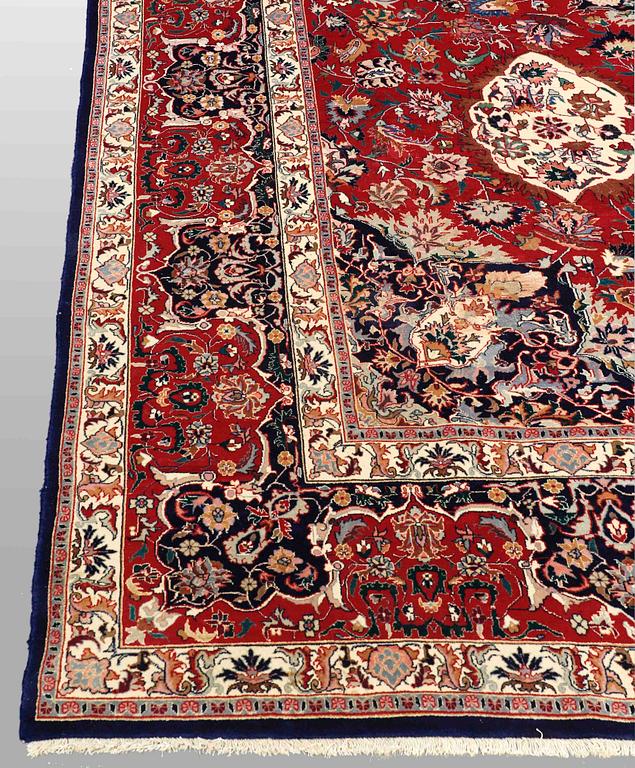 A CARPET, Tabriz, possibly, part silk, ca 417 x 300 cm.