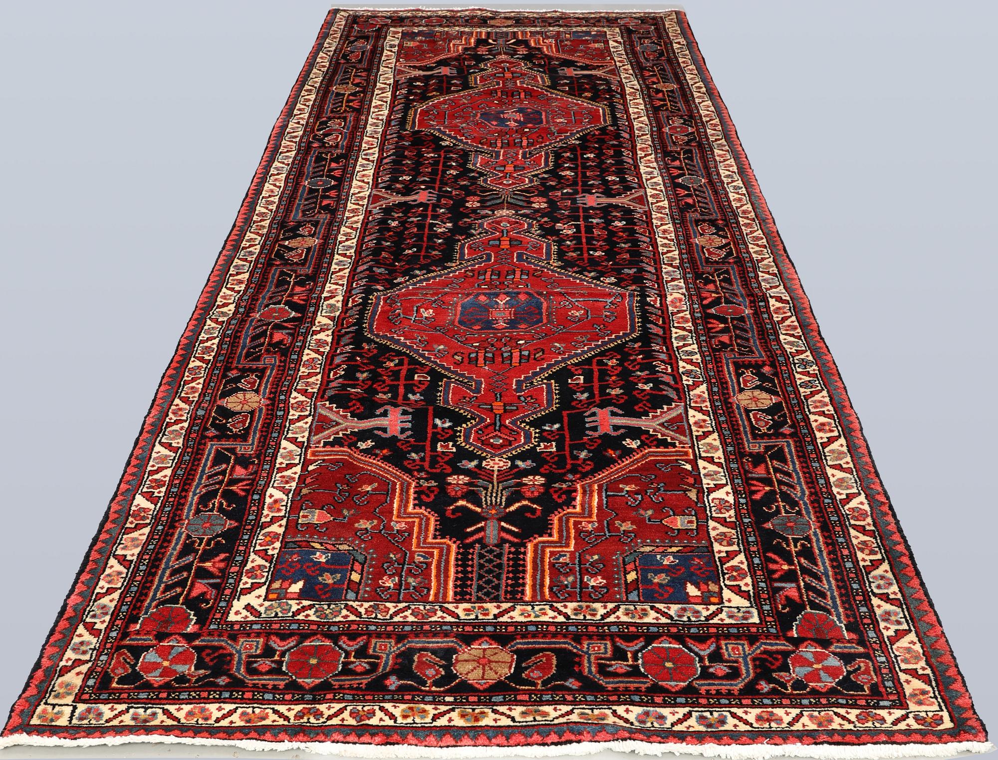 Gallerimatta, Hamadan, 380 x 128 cm.