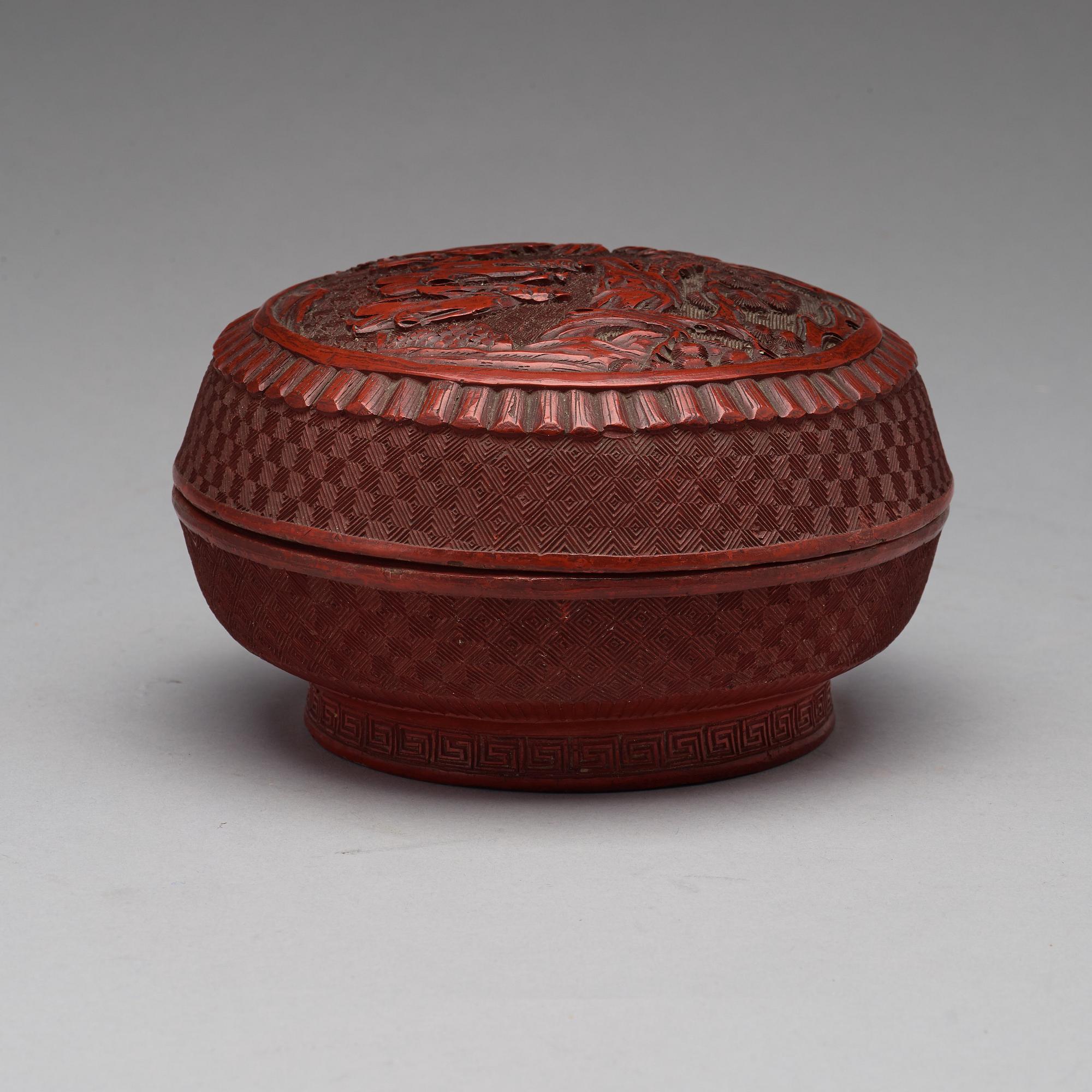 A lacquer box with cover, Qing dynasty, circa 1800.