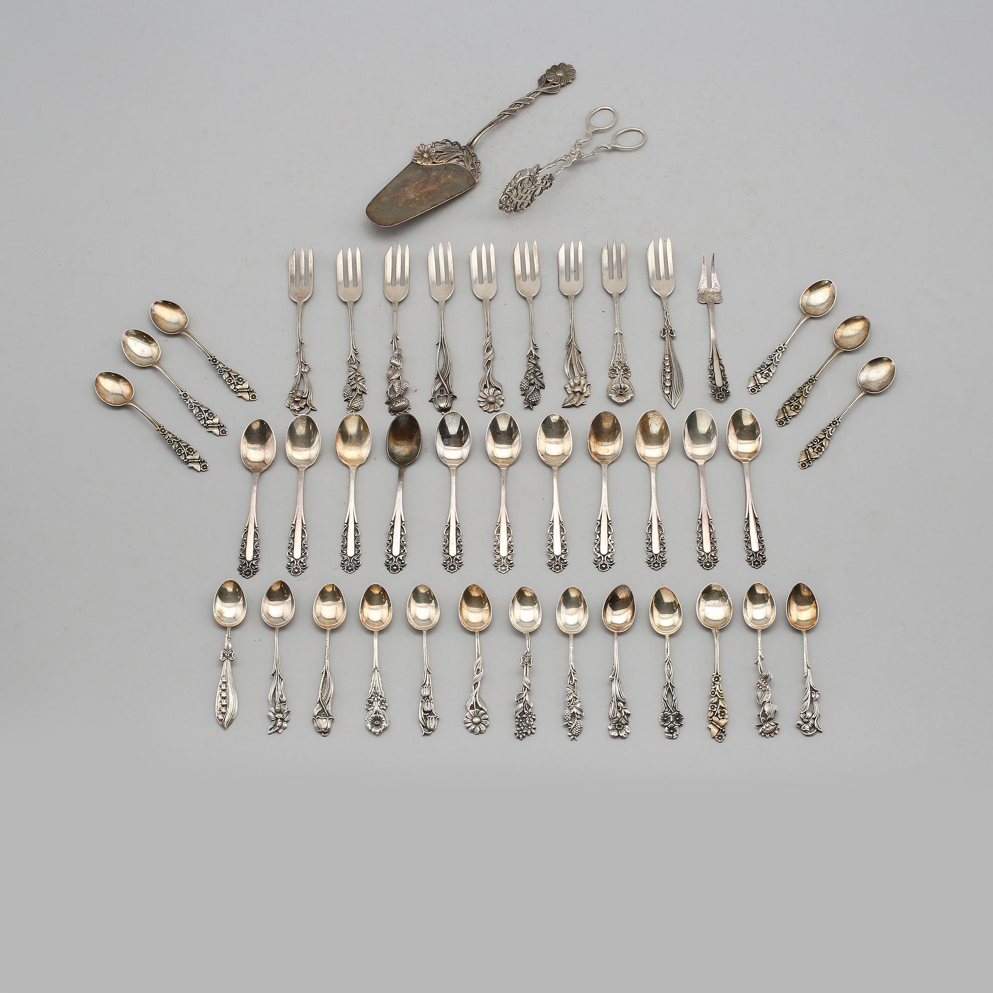 BESTICK, 41 delar, silver, olika modeller, svenska stämplar 1950-60-tal. Vikt ca 580 gram.