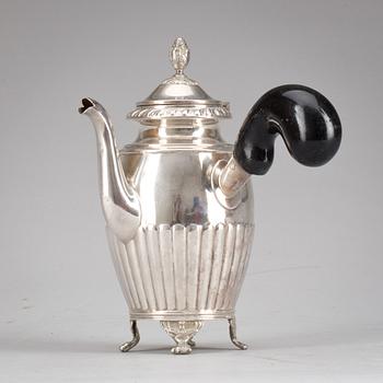 CHOKLADKANNA, silver, empirestil, David Andersen & Comp AB, Stockholm, 1915. Vikt tot 380g.