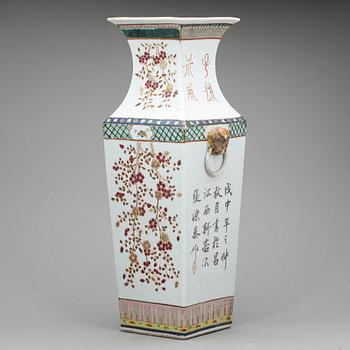 VAS, porslin, Kina, 1800-tal.