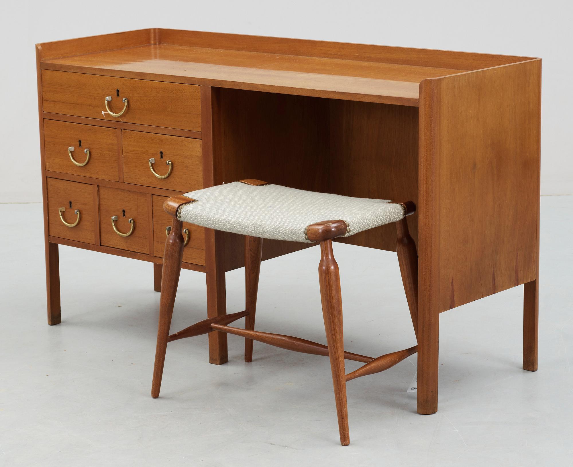 SMINKBORD OCH PALL, Josef Frank, Firma Svenskt Tenn. 1900-talets mitt.