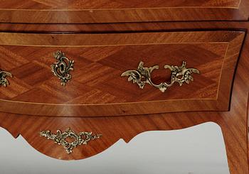 BYRÅ, rokokostil, 1900-tal.