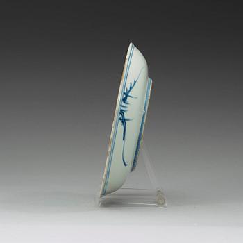 TALLRIKAR, tre stycken, porslin. Ming dynastin, Tianqi/Chongzhen 1600-tal.