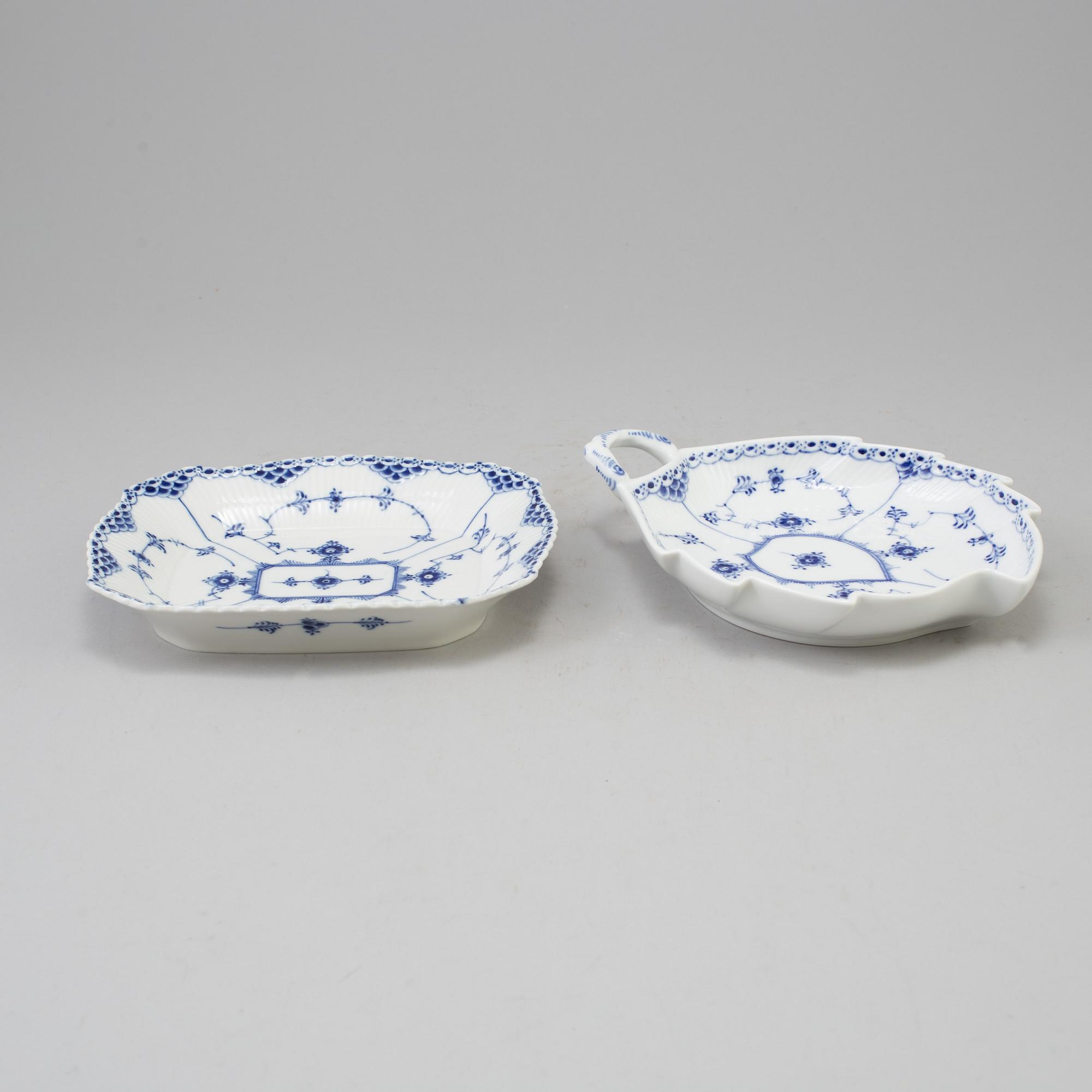 SERVIS, 44 delar, porslin, "Musselmalet", Royal Copenhagen, Danmark.