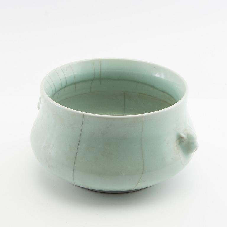 Incense burner China early 20th century porcelain.