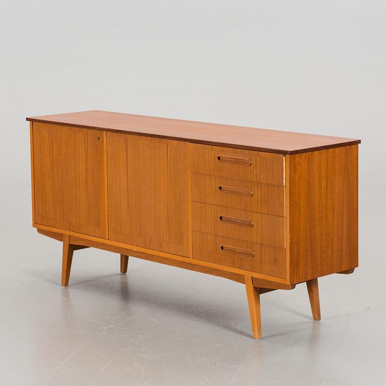 MID 20TH CENTURY SIDEBOARD.