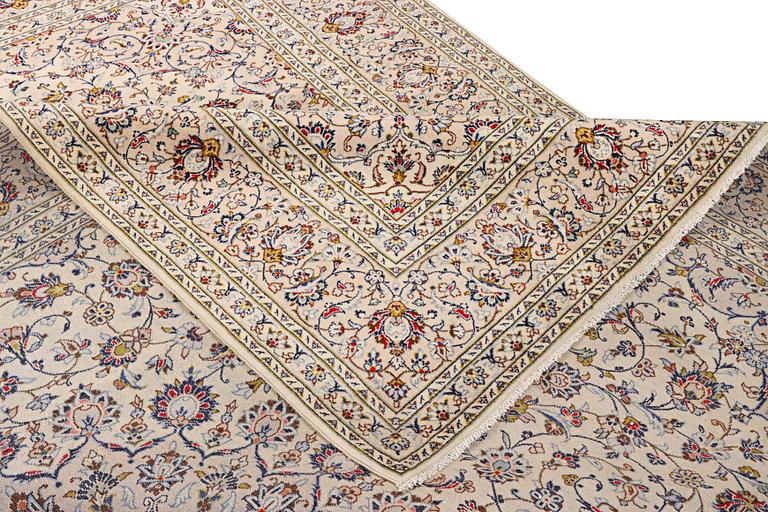 A Keshan carpet, c. 342 x 240 cm.