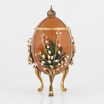 Enamelled decorative egg, 'Lily Of Valley', Vivian Alexander, after Fabergé. Late 20th Century.