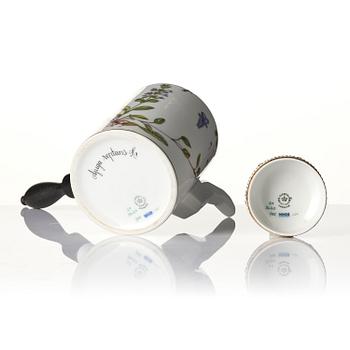 A Royal Copenhagen 'Flora Danica' coffee pot with cover, Denmark, 20th century.