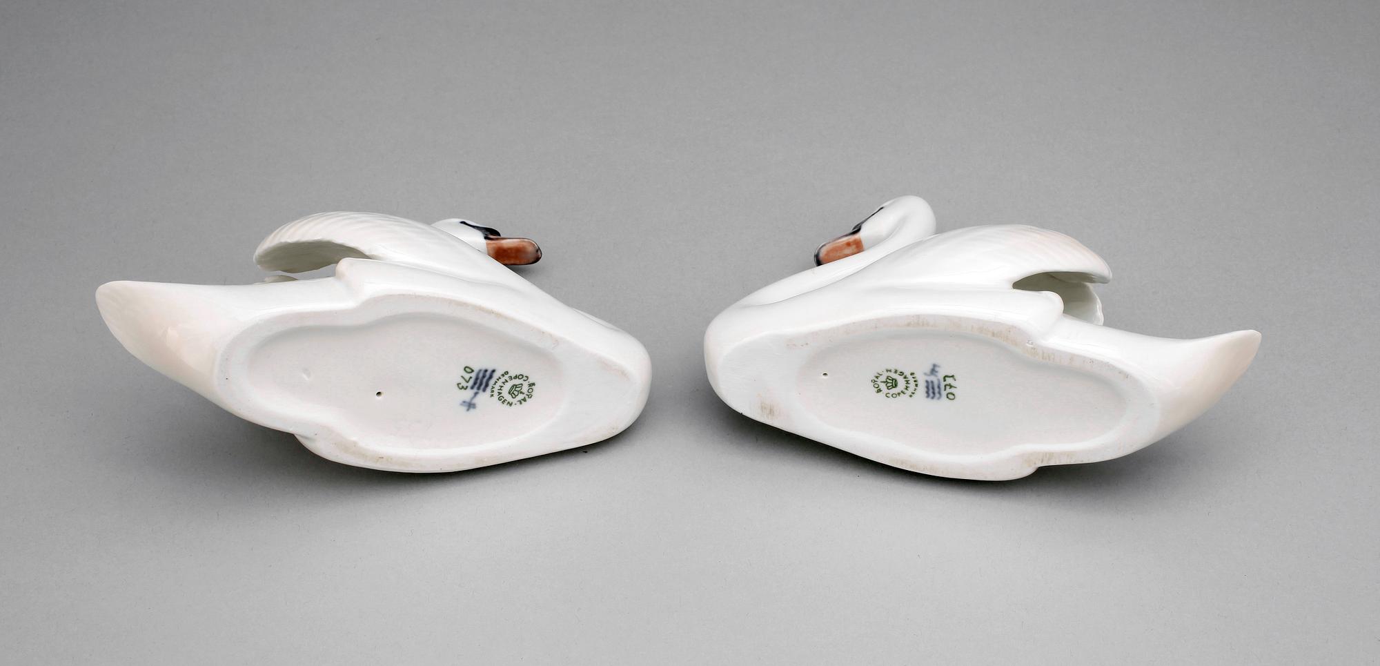 FIGURINER, ett par, porslin, Royal Copenhagen, Danmark, 1900-talets andra hälft.
