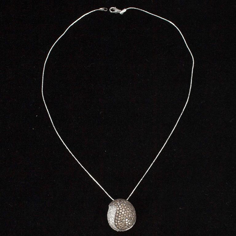 DIAMANTHÄNGE MED KED 18K guld, tot. ca 1,5 ct. Ked 916 guld. Tot. vikt ca 12 g.