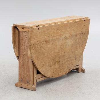 A Gustavian gate-leg table, circa 1800.