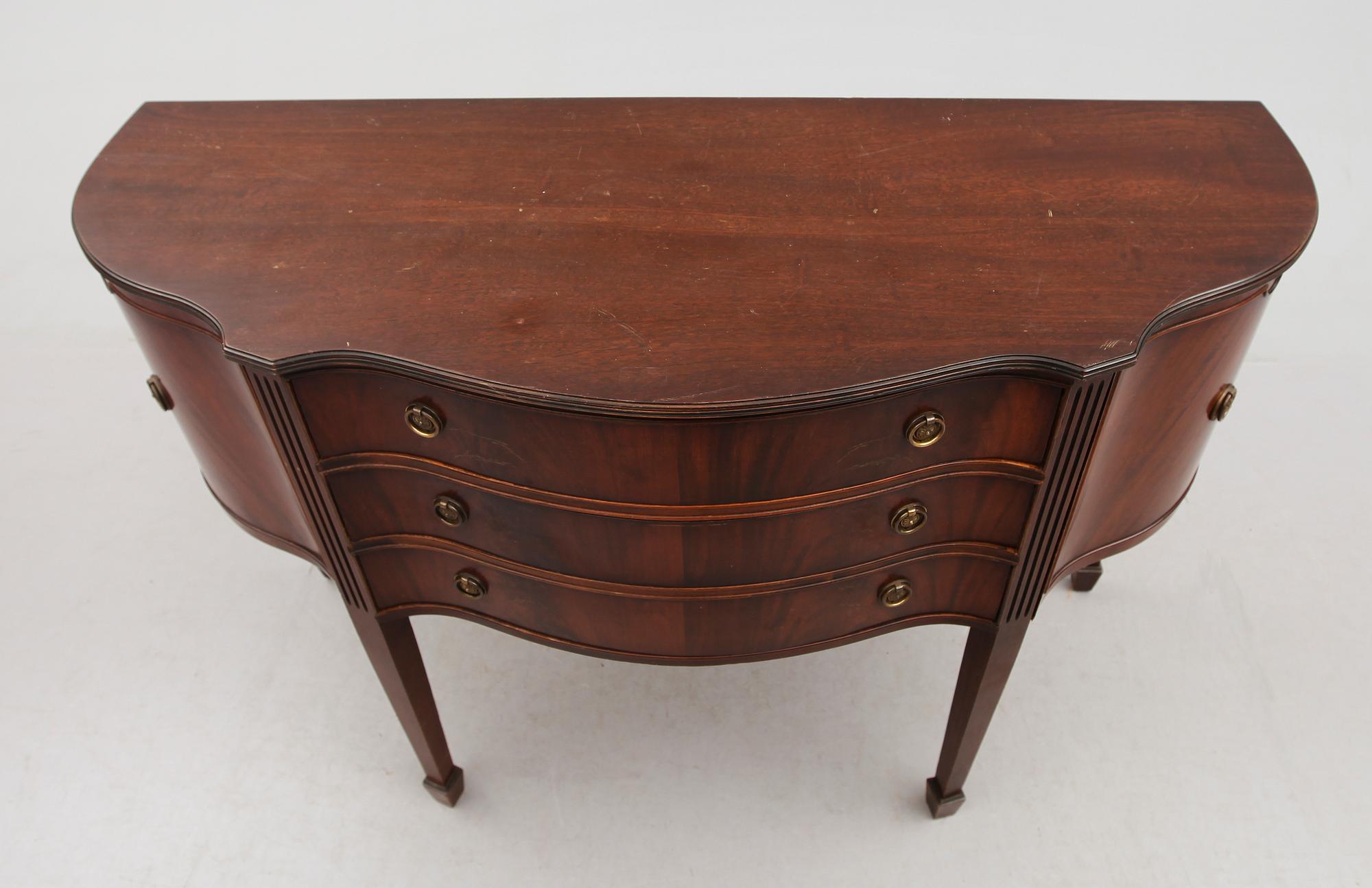 SIDEBOARD, England, 1900-talets mitt.