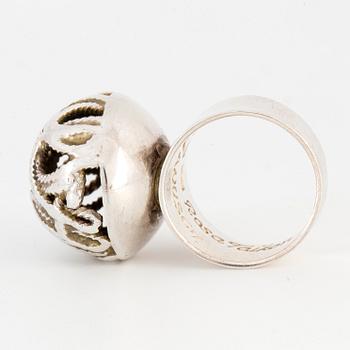 A Rosa Taikon sterling silver ring.