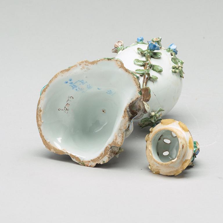 POTTPURRIURNA med LOCK, fajans. Marieberg, Ehrenreichs period, 1700-tal.