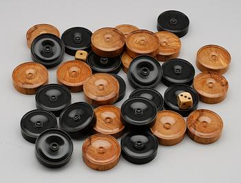 SPELMARKER, trä, 30 st och tärningar, ben, 2 st, 1900-talets första hälft.