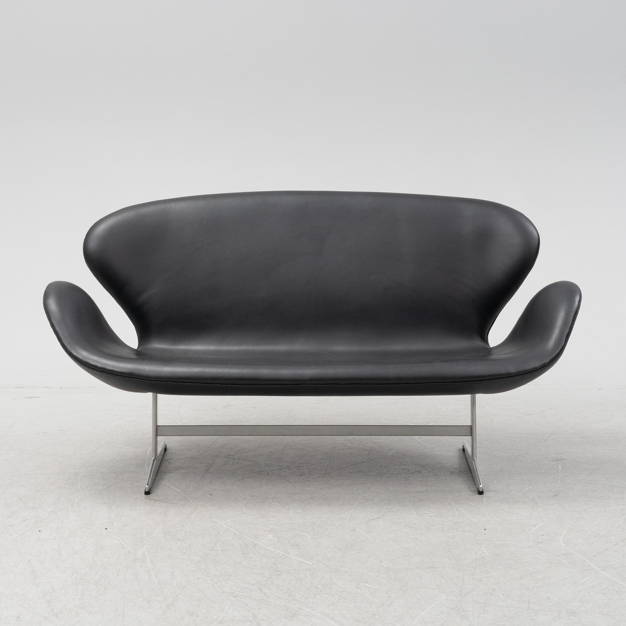 Arne Jacobsen, soffa, "Svanen" Fritz Hansen, Danmark, sent 1900-tal.