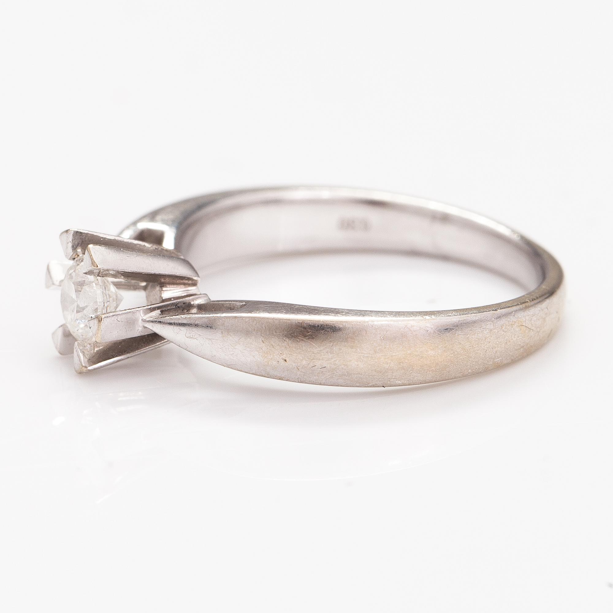 A 14K white gold ring with a diamond ca. 0.30 ct. Marked Chanti.