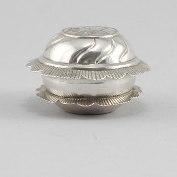 KYRKDOSA, silver, Sven Nordström, Marstrand, 1848, vikt 34 g.