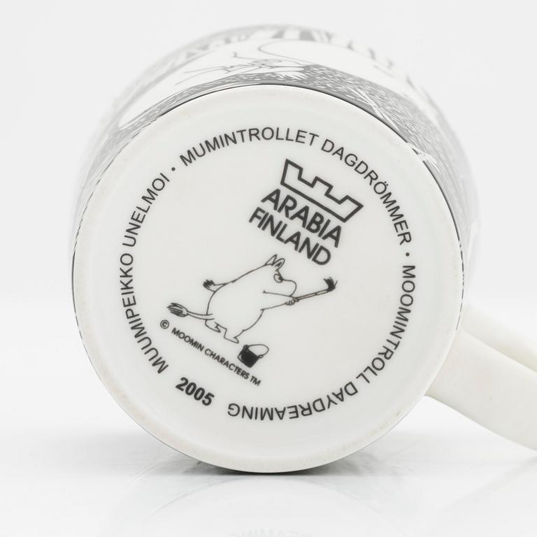 Muminmugg, "Mumintrollet dagdrömmer", porslin, Moomin Characters, Arabia 2005.