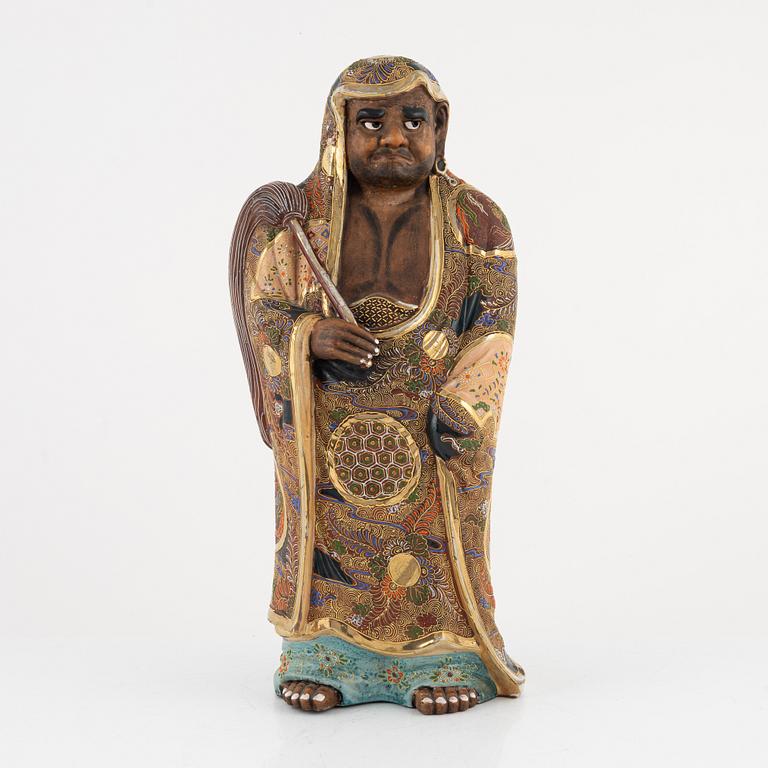 A large Japanse satsuma sculpture, early 20th Century.