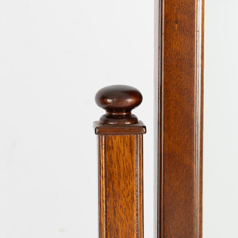 An english style floor mirror, second half of the 20th century.