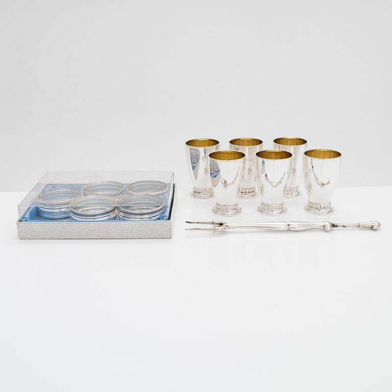 A set of six vodka cups, five napkin rings, a champagne whisk, and a tong, silver, Turku and Hämeenlinna, 1938, 1970.