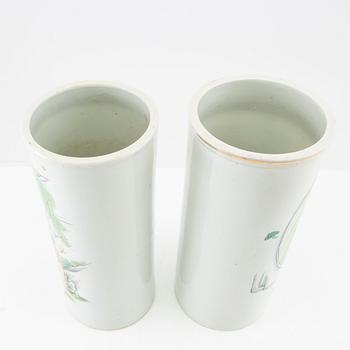A set of two Chinese vases, 20th century.
