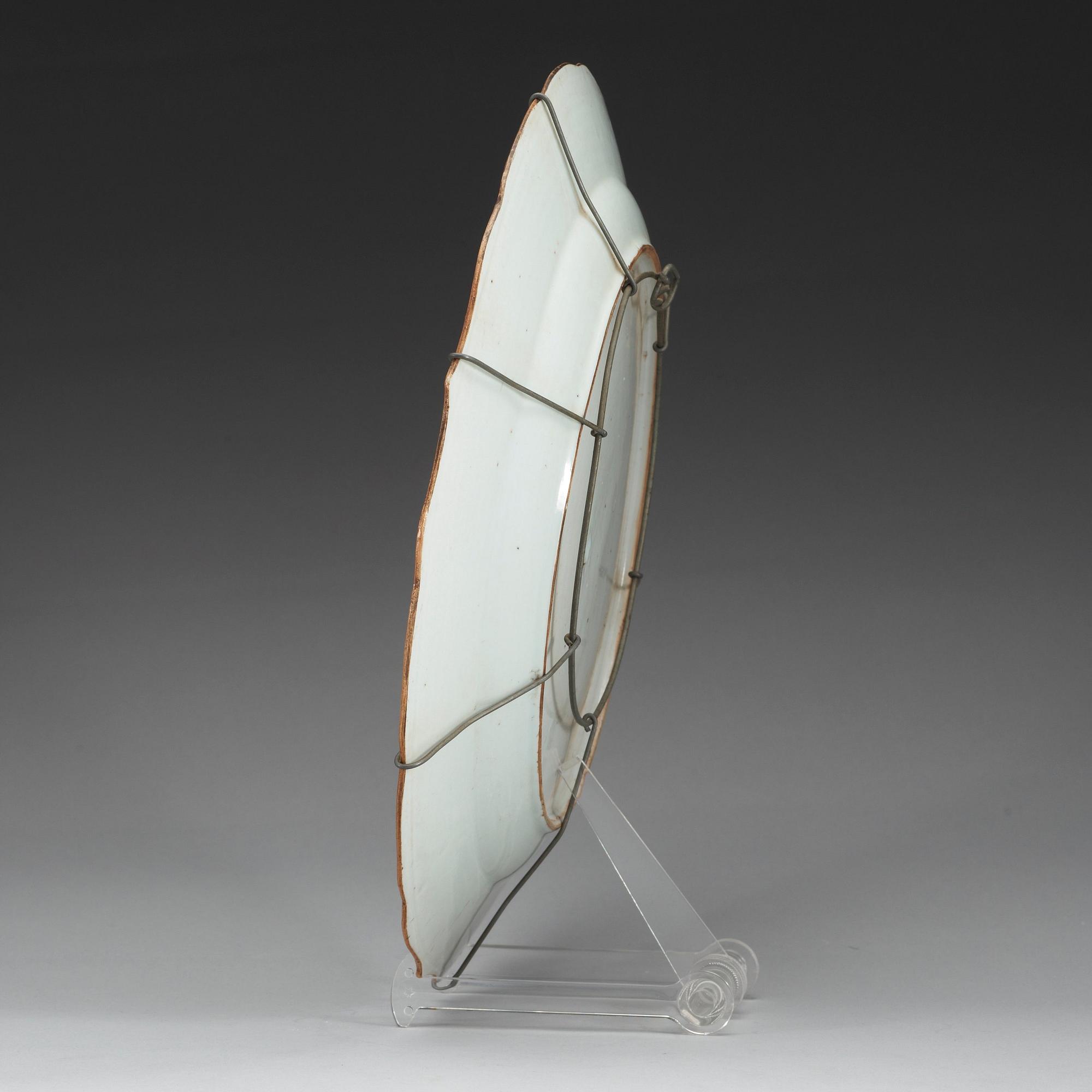 A famille rose serving dish, Qing dynasty, Qianlong (1736-95).