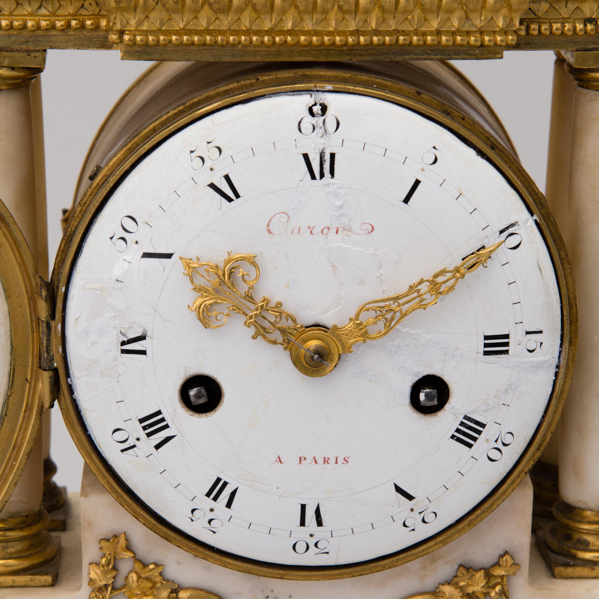 A FRENCH 18TH CENTURY TABLE CLOCK, signed Caron à Paris.