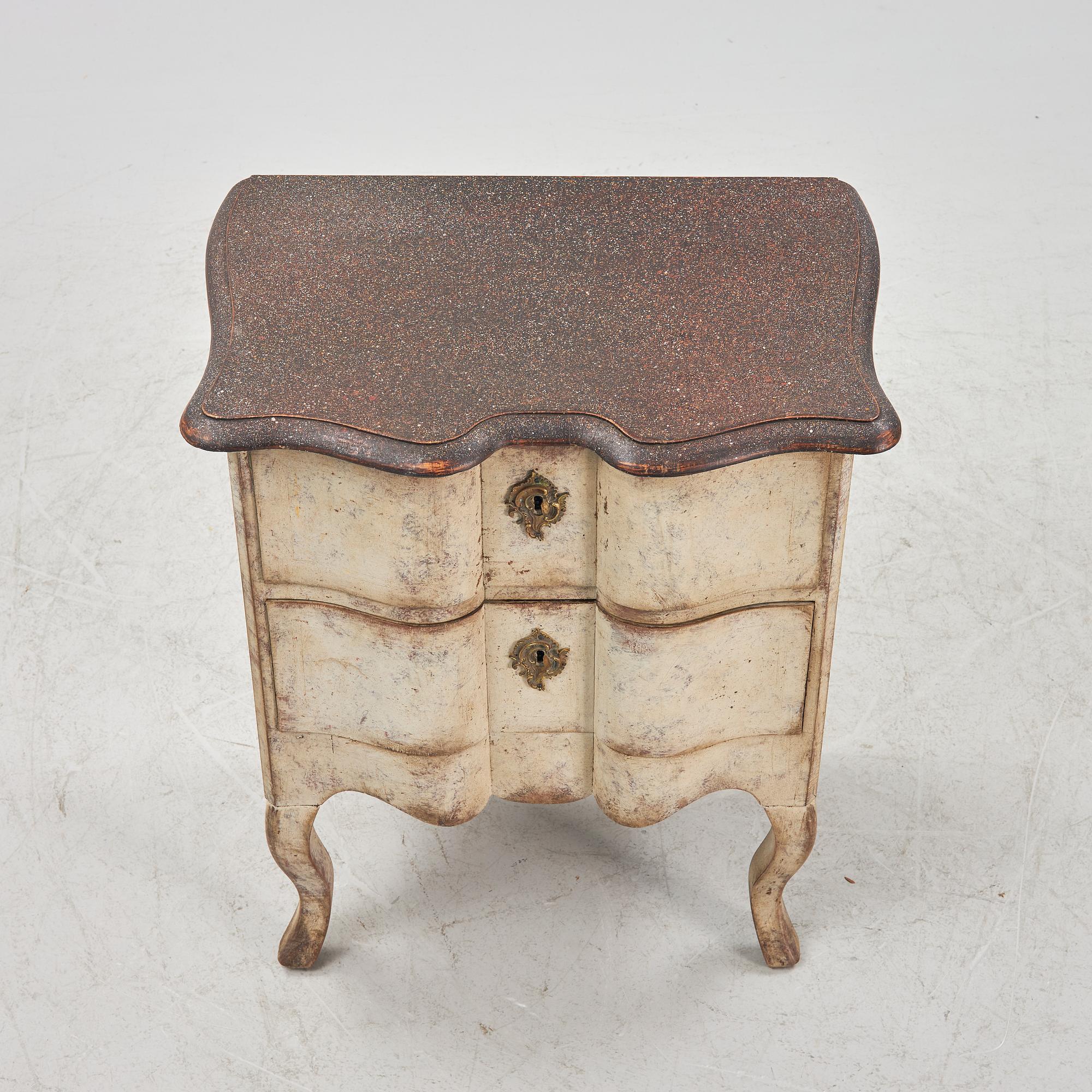 Byrå, barockstil, tidigt 1900-tal.