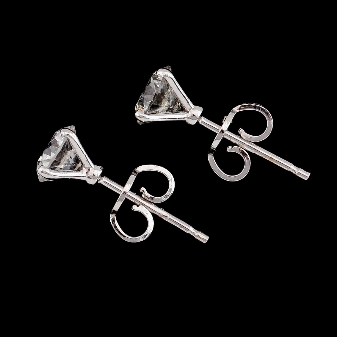 ÖRHÄNGEN, 1 par, 18K vitguld, briljantslipade diamanter tot ca 1.65 ct.