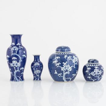Bowls and vases, 4 pieces, 17th/19th century, China.