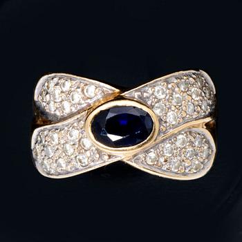 Ring 18K gold 1 sapphire apprx 7 x 4 mm and brilliant-cut diamonds approx 0,40 ct in total.